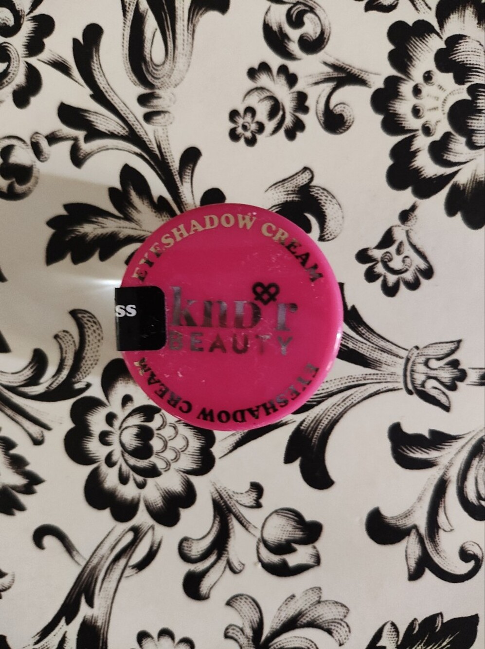 Proud Pink Cream Eyeshadow - Bold Pink